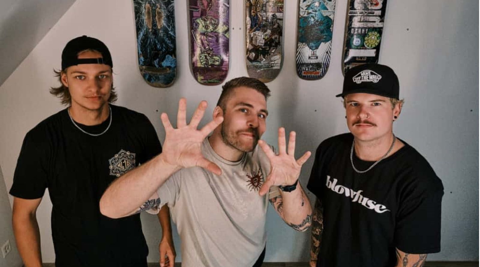 Swiss melodic/skate-punk band MUST BE WRONG release a boosted cover of U2's classic “Sunday Bloody Sunday” !