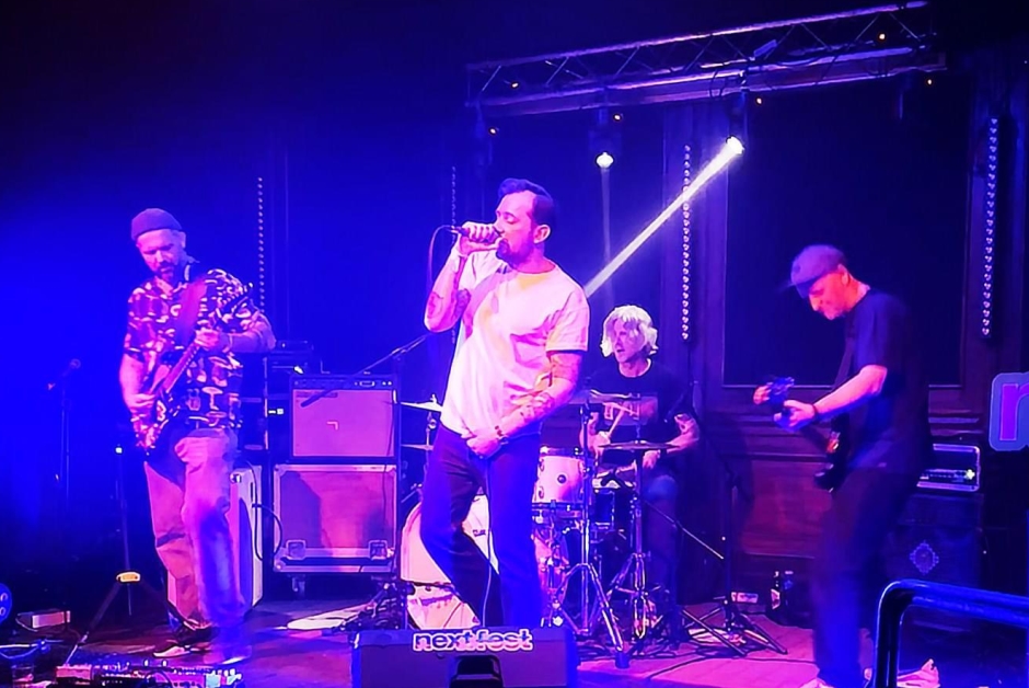 ONLYMESSBandlivepourRT