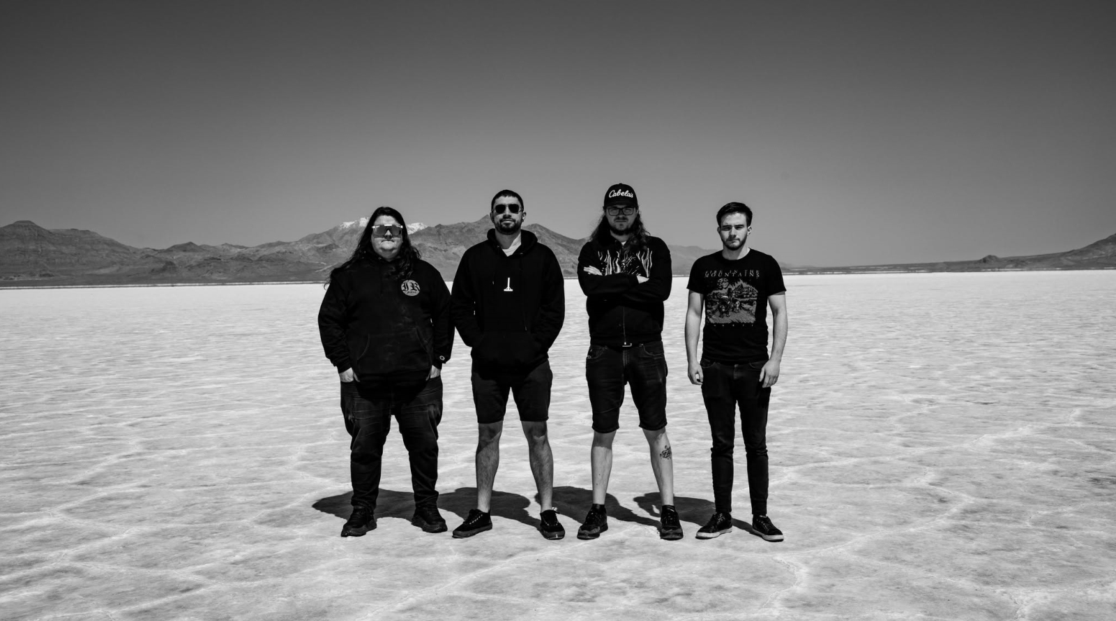 ONLY ECHOES Present New Single And Video For "Born Adrift" Ahead Of Upcoming Full-Length Album !
