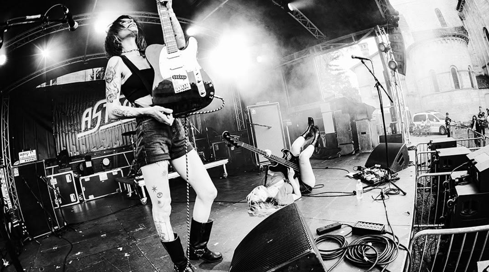 PYTHIES— Debut album “Suck It” announced, first single "Unholy Addiction" unveiled !