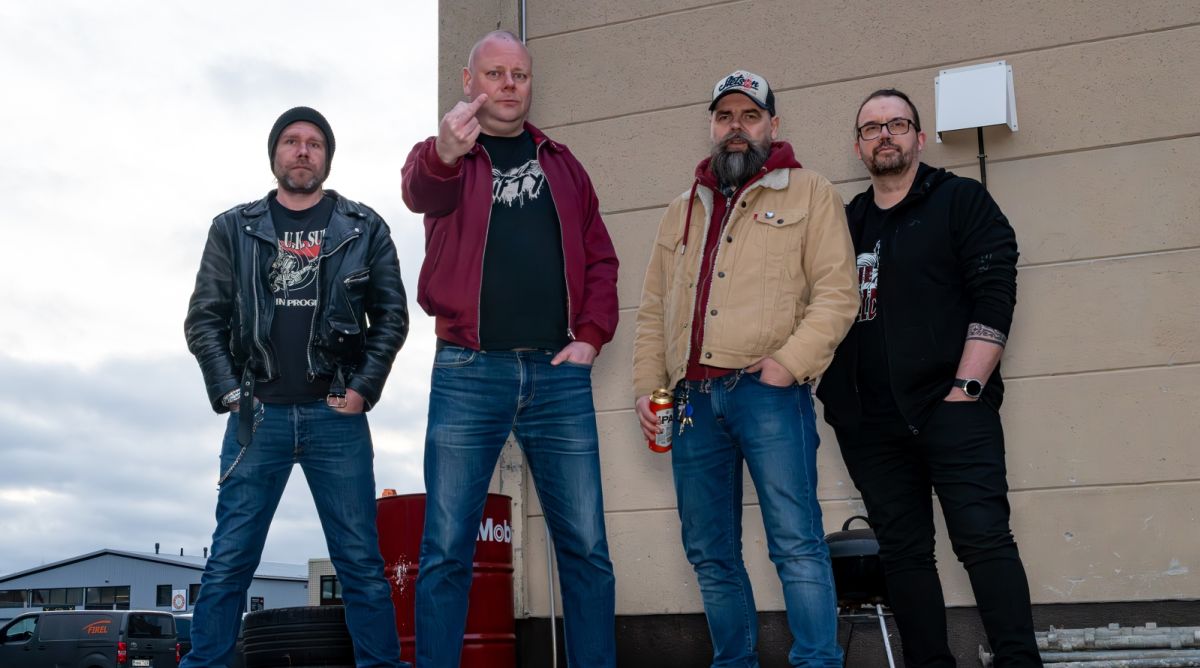 THE BULLDOZER : "This Band Is Another Mistake In My Life !" (Finland - Punk/Oï! - Interview with Jaska, Ilkka, Marko).