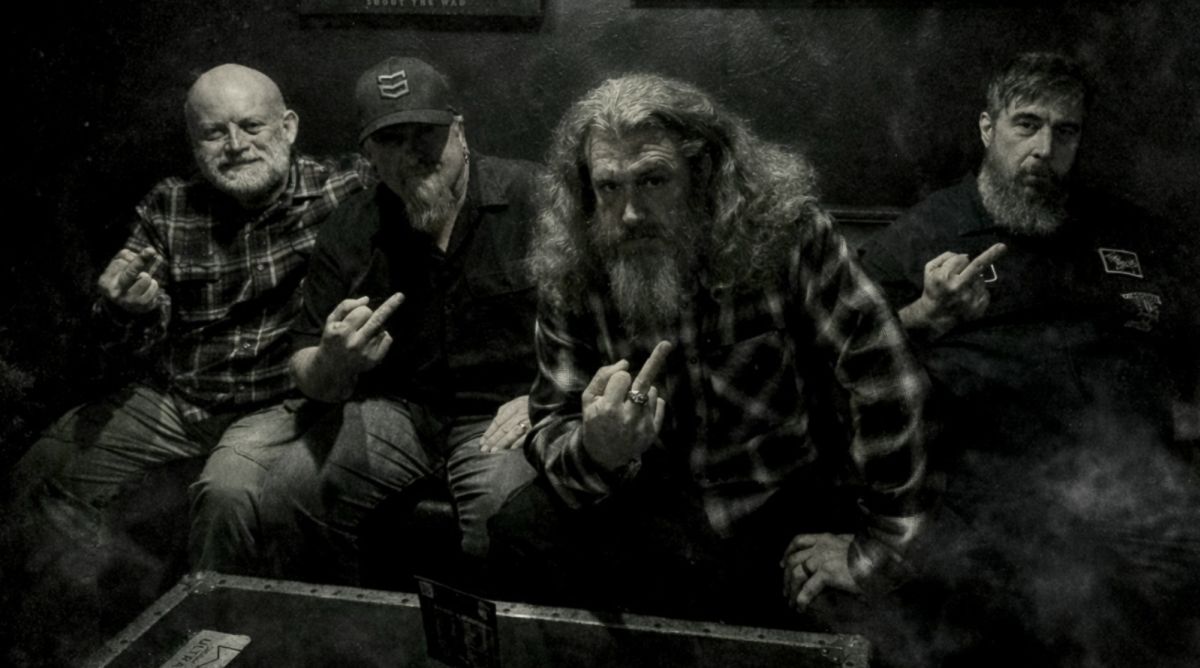 BENEATH THE SKIN - Deep Riffs From The Missouri Dirt ! (Usa - Doom/Sludge/Stoner - Interview with Mike Riley).