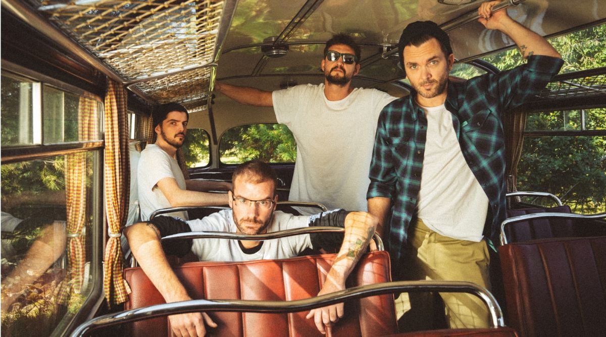 HOOKS & BONES - Fast, Short, Catchy ! (France - HardCore/Crossover - Interview with Guillaume).