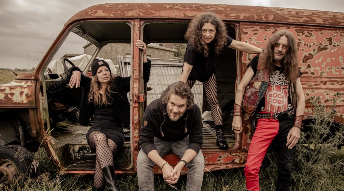 ANGRI ALLY - True To The Roots (Germany - Crossover Punk - Interview with Sascha).