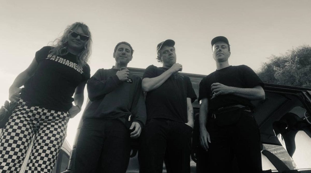 CIRQUE DE LA MERDE - World Circus (Austria - HardCore/Punk - Interview with Tobi).