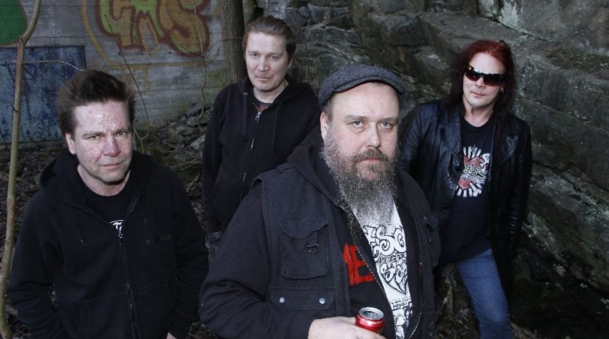 ÄÄRETÖN KAPINA - Dare to Disrupt ! (Finland - HardCore/Punk - Interview with Repe).