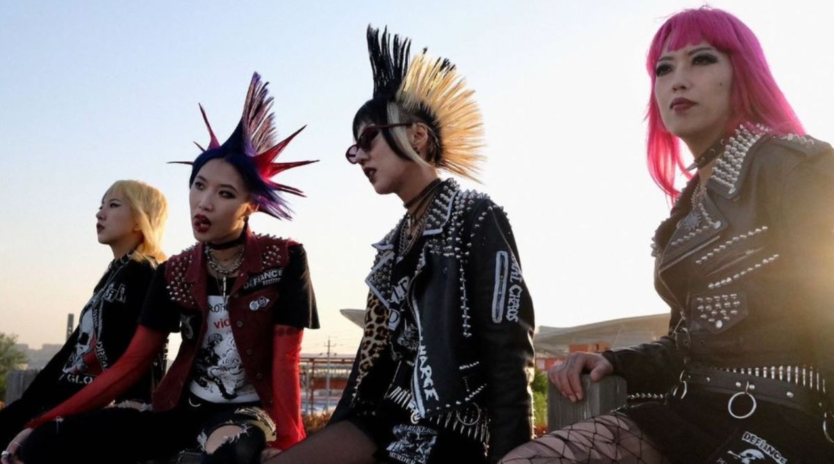 DUMMY TOYS  - Definitely Not Your "China Dolls" ! (China - Punk/HardCore - Interview with Xiaoniao, Qingqing, Huanzi & Quin).