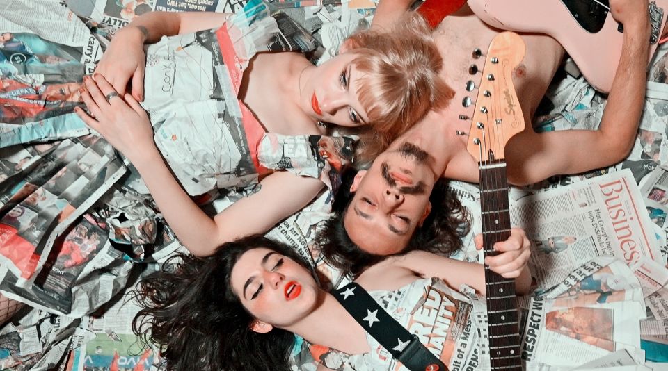 Alternative Rock/Grunge power-trio A VOID unveils new video & announces new album !