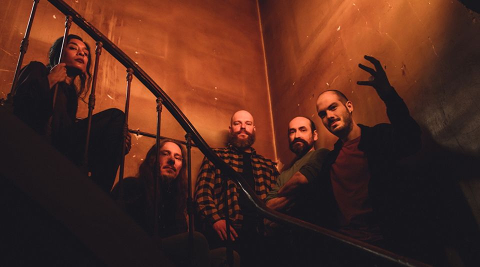 Multi-genre project POINT MORT unveils a turbulent new clip from their forthcoming album : “Skinned Teeth”.