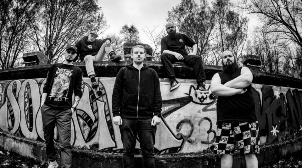 Polish HardCore band SIX STEPS FORWARD unleash new video for "Pareidolia" from their last " The Grim Verse" EP !